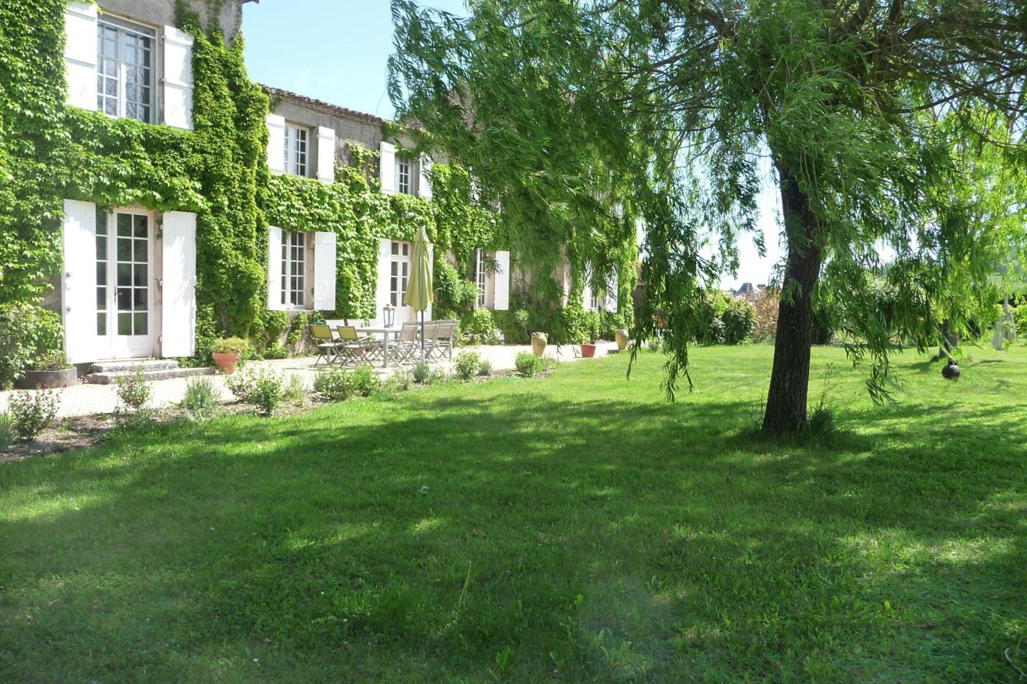 Domaine De La Queyssie Bed & Breakfast Saussignac Ngoại thất bức ảnh